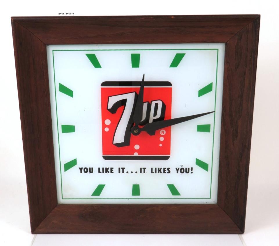7up 16-Inch Wood-Framed Clock
