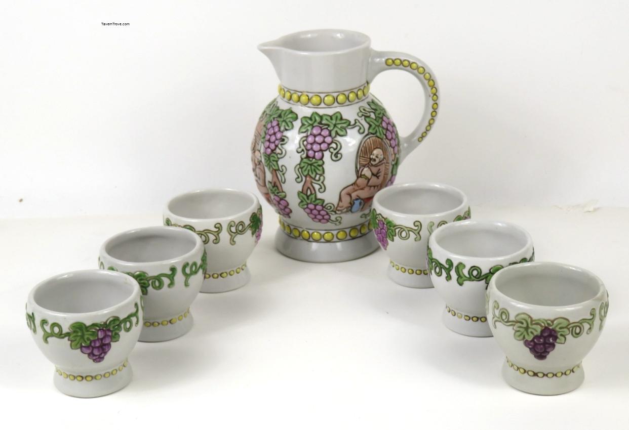 Anheuser-Busch Wine Pitcher & Cups Grapes Set