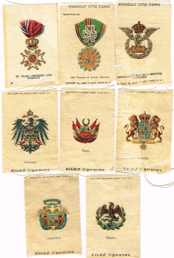 Cigarette Pack Silks Piccadilly & Silko Insignias
