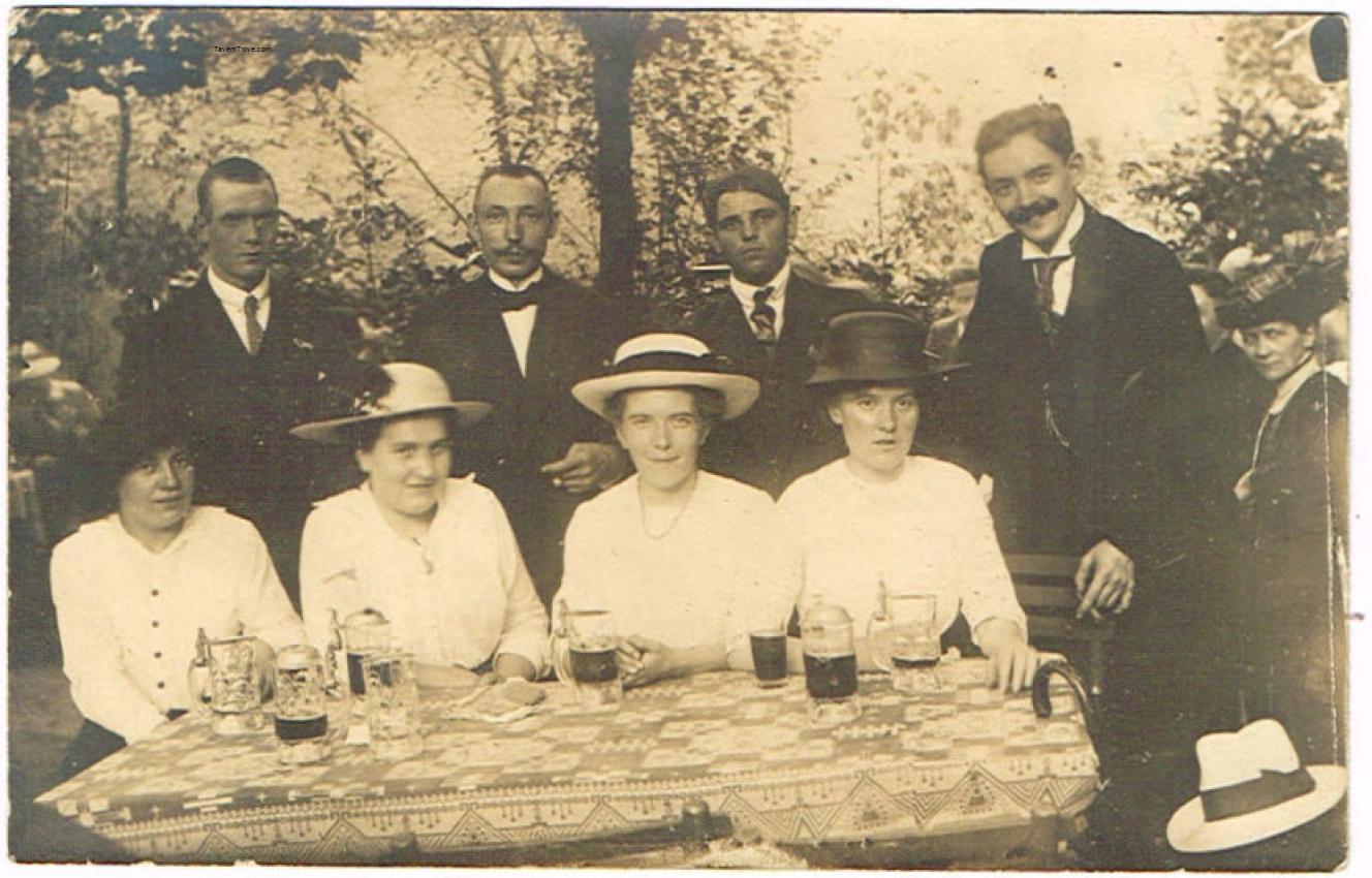 German Beer Drinkers (musicians?)