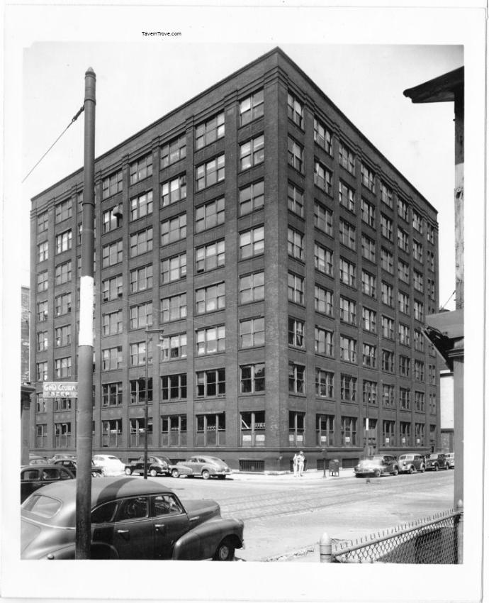 Gold Brau Beer Outdoor Sign in Chicago