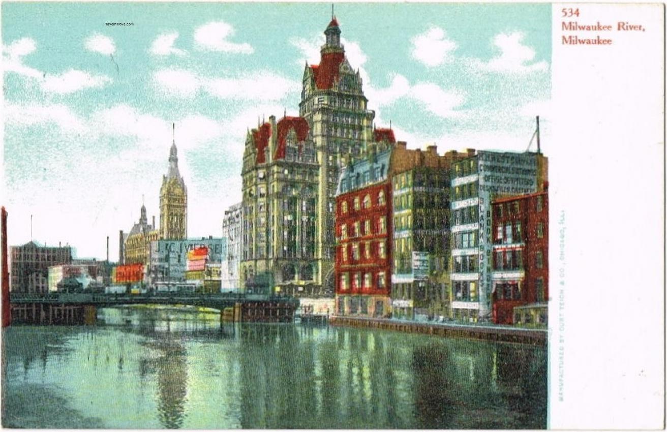 Pabst Building, Milwaukee River