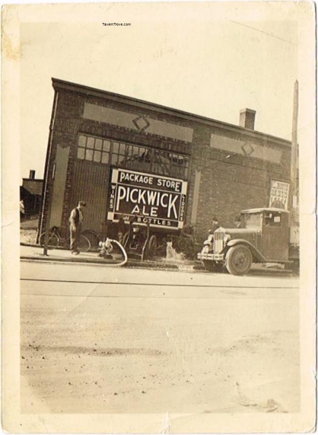 Pickwick Ale In Bottles