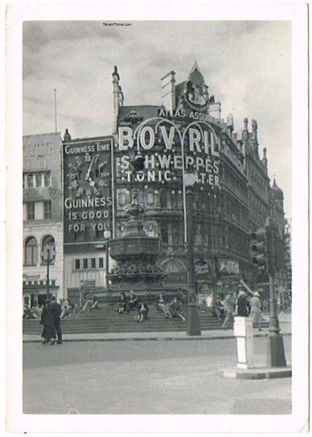 Shaftesbury Fountain With Guinness Spectacular Neon