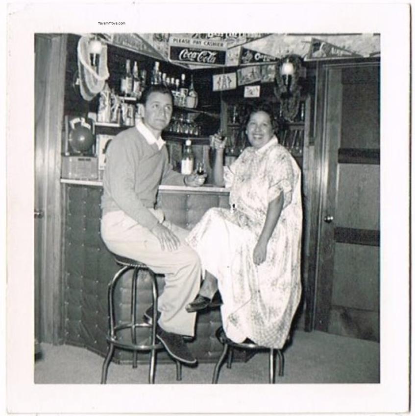 Small New Mexico Bar Coca Cola Signs & Vita Pakt Orange Juice Machine