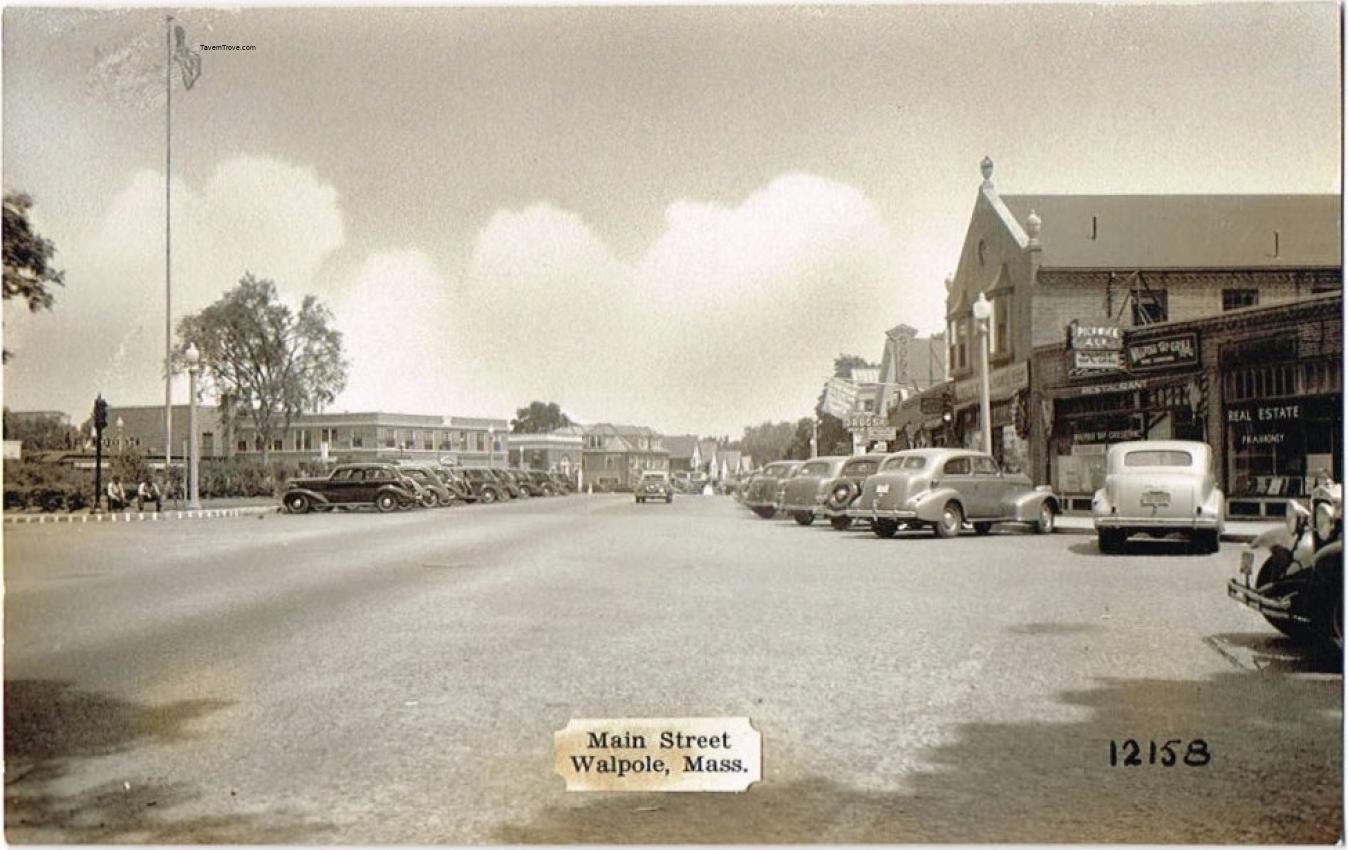 Street Scene Pickwick Ale Walpole Tap Grill Massachusetts